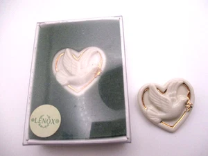 2x Lenox Porcelana Paloma Navidad Vacaciones Broche Pin Corazón Dorado Blanco CH16 - Imagen 1 de 7
