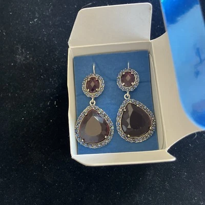 Nuevos pendientes colgantes AVON púrpura audaz perforados nuevos en caja Foto 1 de 4