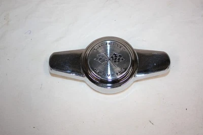 1956 年至 1962 年雪佛兰 C1 Corvette 原始设备制造商轮毂盖万向轮 3725239 — 第 1/2 张图片