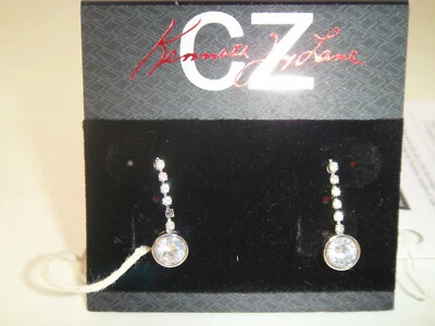 Pendientes perforados circonita cúbica Kenneth Jay Lane bisel gota cristal chapado en rodio precio de venta sugerido por el fabricante 75 USD Foto 1 de 4