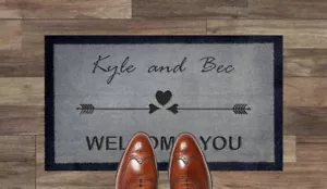 Personalisierte Innentürmatte Love Arrow 5 Farben waschbar von Artisan Kiss - Bild 1 von 17