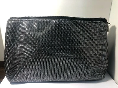 Bolso de noche Lancome plateado para maquillaje cosmético con cremallera Foto 1 de 2