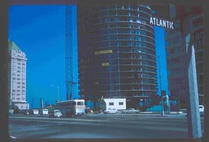 Kodachrome 1965 Slide International Tower Long Beach CA en construcción A13 - Imagen 1 de 1