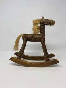 🔥 Rustikales Handarbeit Holz Schaukelpferd Volkskunst Deko Naturholz Basteln - Bild 1 von 10