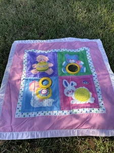 Manta de bebé floral Fisher-Price 1983 vintage, 28”x28 - Imagen 1 de 3