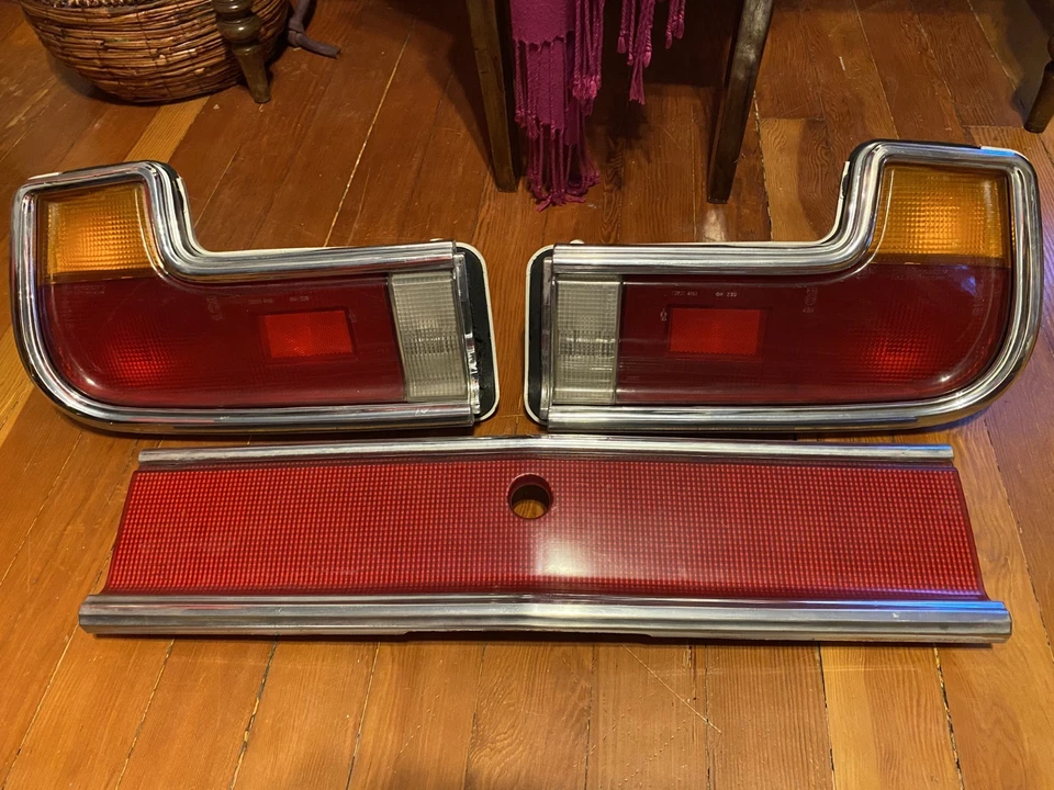 1976 MAZDA COSMO ЗАДНИЕ ФОНАРИ ПАРА - Изображение 1 из 2