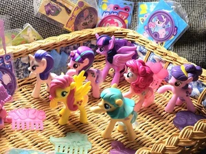 Lotto My Little Pony 2016 Happy Meal Pony con pettini, stkrs e code perfette - usati in ottime condizioni - Foto 1 di 11
