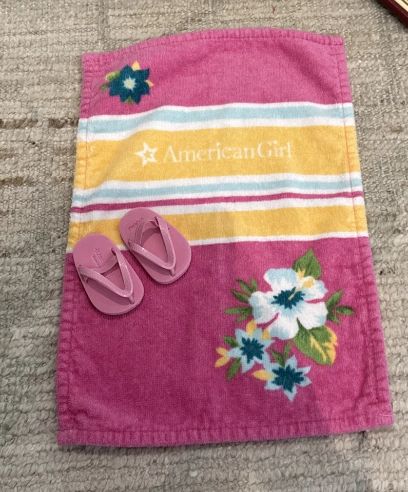 Sandalias chanclas American Girl Aloha florales con toalla y rosa Foto 1 de 1