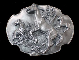 GREAT WILD HORSES BELT BUCKLE SISKIYOU PEWTER NEW! - Picture 1 of 2