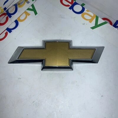 Chevrolet Equinox 2018 OEM GM pajarita emblema signo logotipo 23136673 despegue trasero Foto 1 de 4