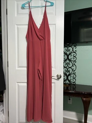 Rubor grande exuberante desgaste semiformal Foto 1 de 3