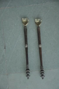 Rascadores traseros vintage de madera maciza y latón hechos a mano de 2 piezas - Imagen 1 de 10
