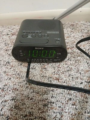 Sony ICF-C218 Dream Machine AM / FM Alarm Clock Radio Excellent Condition - Image 1 of 4