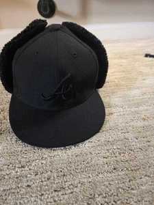 Atlanta Braves New Era taglia 7 3/4 cappello cacciatore berretto sherpa foderato paraorecchie cane ATL - Foto 1 di 7