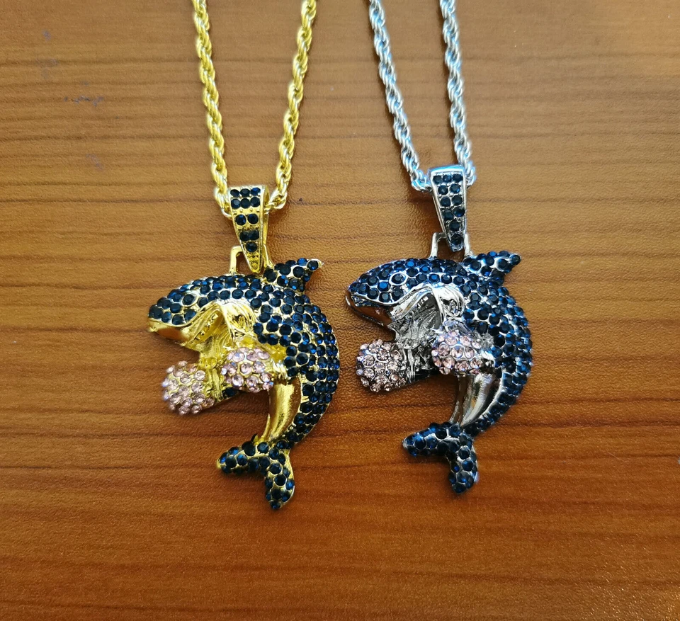 Collana Ciondolo SQUALO CON GUANTONE DI  BOXE COLORATO Intarsiato zircone unisex - Immagine 1 di 3