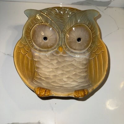 Hermoso cuenco de cerámica para servir búho de 10” X 8” moteado verde tostado beige. "2,5"" de profundidad" Foto 1 de 4