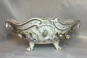 Dresdner Porzellan handbemalt netzförmige ovale 4 Fuß Schale mit applizierten Blumen - Bild 1 von 14