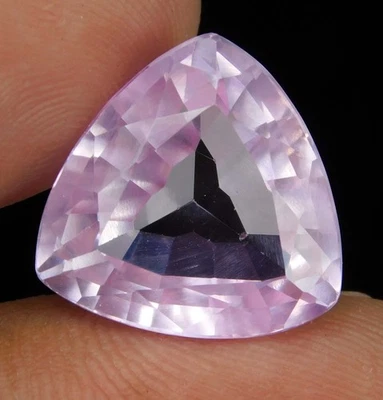 Piedra preciosa suelta de corte trillón de kuncita rosa brasileña certificada natural de 17,25 quilates Foto 1 de 4