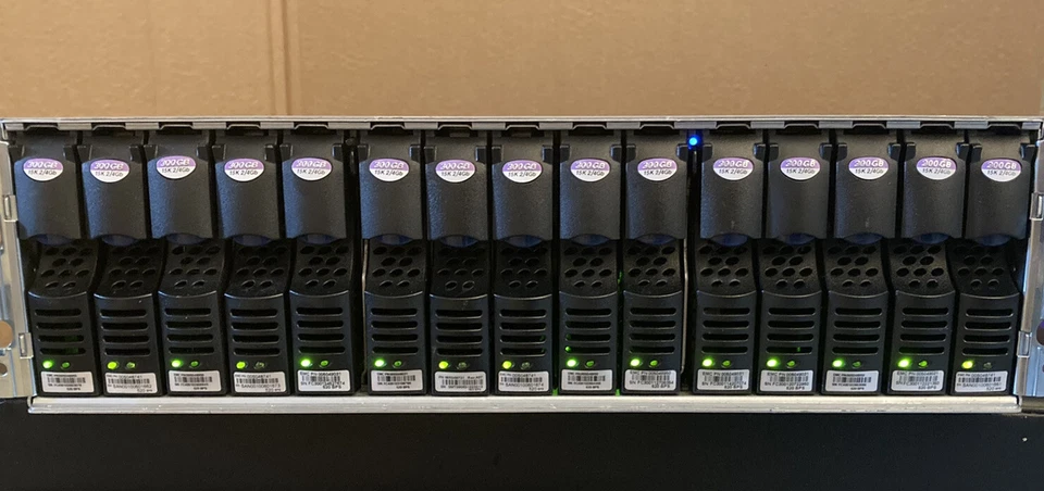 15 Pack 005049031 005048950 EMC 300GB 15K FC 4G 64MB 3.5" Hard Drive 0B24476 LOT - Image 1 of 4