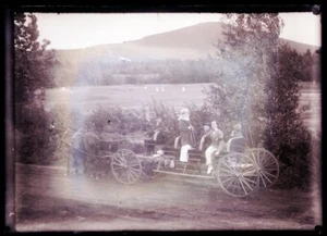 LATE 1800s EARLY 1900s GLASS NEGATIVE, "WAGON, GOLFERS", BAR HARBOR, MAINE? - Picture 1 of 2