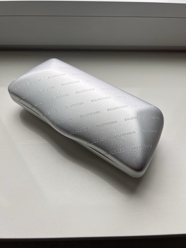 NUOVA CUSTODIA OCCHIALI BALENCIAGA METALLO ARGENTO AUTENTICA CON PANNO