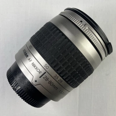 Lente Nikon AF Nikkor 28-80 mm 58 0,35 m 1,15 pies 1:3,3-5,6 G Foto 1 de 3
