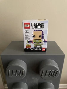LEGO BRICKHEADZ: Buzz Lightyear (40552) Retired Set. - Picture 1 of 2