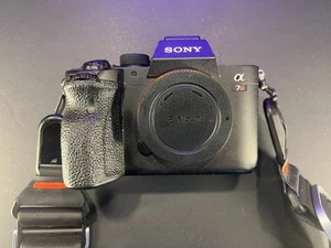 Sony α7R IV 61.0MP Spiegellose Digitalkamera - Schwarz (Nur Gehäuse, ILCE7RM4A) - Bild 1 von 10