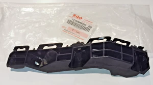 Soporte de alerón de parachoques delantero genuino Suzuki lado izquierdo 71732M68K00 Alto - Imagen 1 de 2