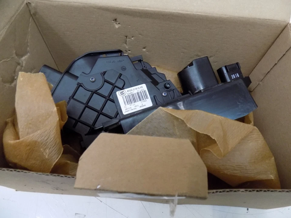 Подлинный левосторонний замок для передней двери Land Rover Discovery 4 LR091527 - Изображение 1 из 1