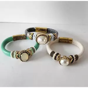 Laura Janelle signierte Lederarmbänder mit Kunststeinen (LP) - Bild 1 von 5