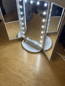Weily Lighted Make-up Vanity Mirror White Trifold AAA Battery Operated 10 x 14" - Picture 1 of 10