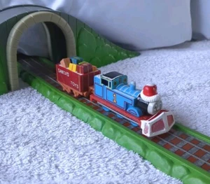 Ertl Vintage Weihnachts Thomas mit sehr seltenem Weihnachtsmann Spielzeug Kutsche 2003 - Bild 1 von 16