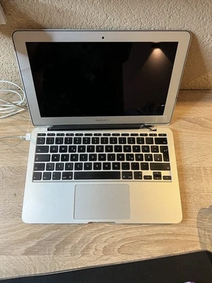 MacBook Air 11 - Bild 1 von 4