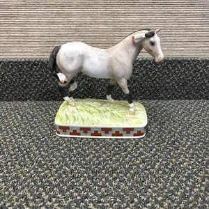 1987 Rich Rudish Appaloosa Pony Pferd mit Federn Porzellan Figur **LESEN** - Bild 1 von 15