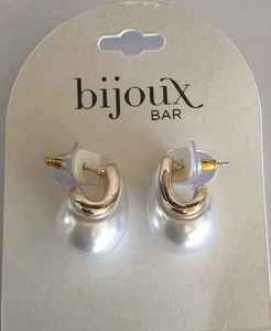 Bijoux Bar White Faux Pearl On Gold Tone Pierced Earrings New - Picture 1 of 1