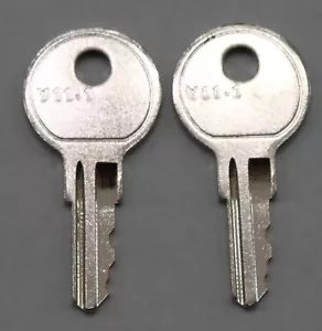 set di 2 chiavi di ricambio tagliate per la tua CASSETTA ATTREZZI CAMION codice chiave EC801-EC820 DeeZee - Foto 1 di 2