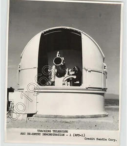 Foto de prensa 1963 telescopio de seguimiento espacial atómico de EE. UU. - Imagen 1 de 2