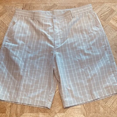 Bolle Men's Golf Tech Lightweight Shorts Light Gray & White Plaid Size 42W Foto 1 de 4