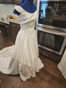 Brand New Moonlight Beaded Lace Wedding Dress 10 - Picture 1 of 17
