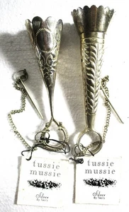 2 VERSCHIEDENE STIL SILBER TELLER TUSSIE MUSIE'S VON "TWO'S COMPANY" ENDE 20. JH. - Bild 1 von 4