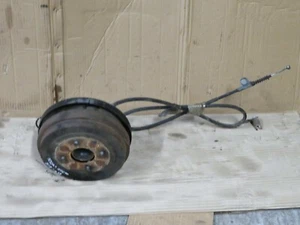 Nissan NV200 2018 K9K 1,5 DCi cubo de tambor trasero y cable de freno de mano del lado del pasajero  - Imagen 1 de 7