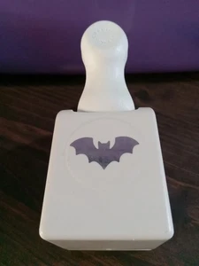 Martha Stewart Basteln ~ Bastelpapier Stanzer ~ Fliegende Fledermaus ~ Top Zustand - Bild 1 von 4