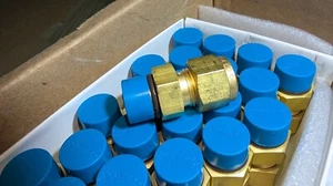 SWAGELOK B-600-1-6ST MALE SAE/MS CONNECTOR 3/8 TUBE X 9/16-28 THREAD - Picture 1 of 2
