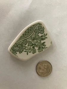 VINTAGE BEACH POTTERY PIECE GREEN - Picture 1 of 1