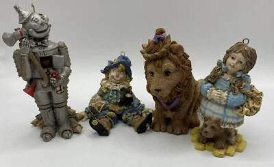 Juego ornamental de 4 piezas Wizard of Oz “Smithsonian Institution” ¡USADO EN EXCELENTE ESTADO! ENVÍO RÁPIDO Foto 1 de 4
