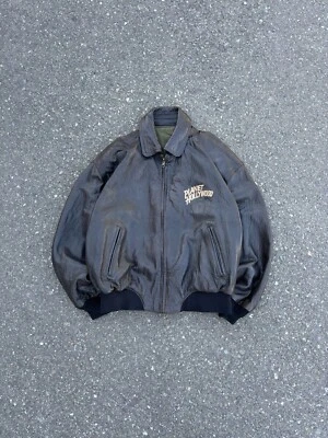 Chaqueta acolchada vintage de bombardero universitario Planet Hollywood de los 90 Foto 1 de 4