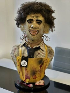 1:1 Bust of Leatherface from The Texas Chainsaw Massacre 1974, TMC - Foto 1 di 7