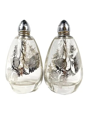 Coctelera de sal o pimienta de vidrio con recubrimiento de filigrana floral plateada de colección Foto 1 de 4
