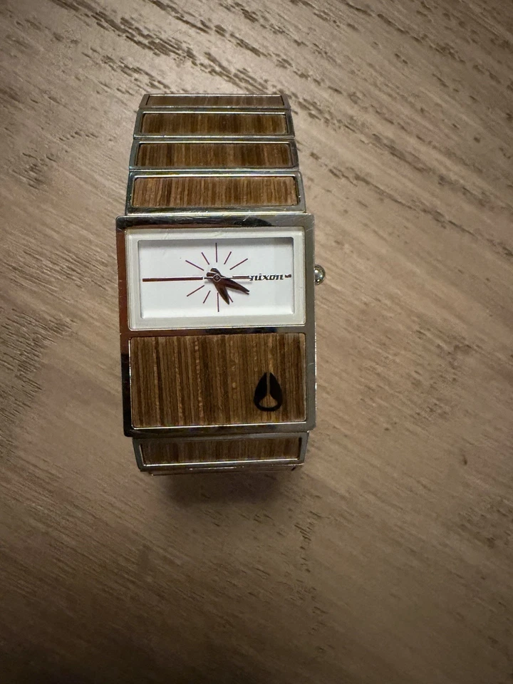 CHALET NIXON: MADERA DE TECA - Funciona muy bien Foto 1 de 1